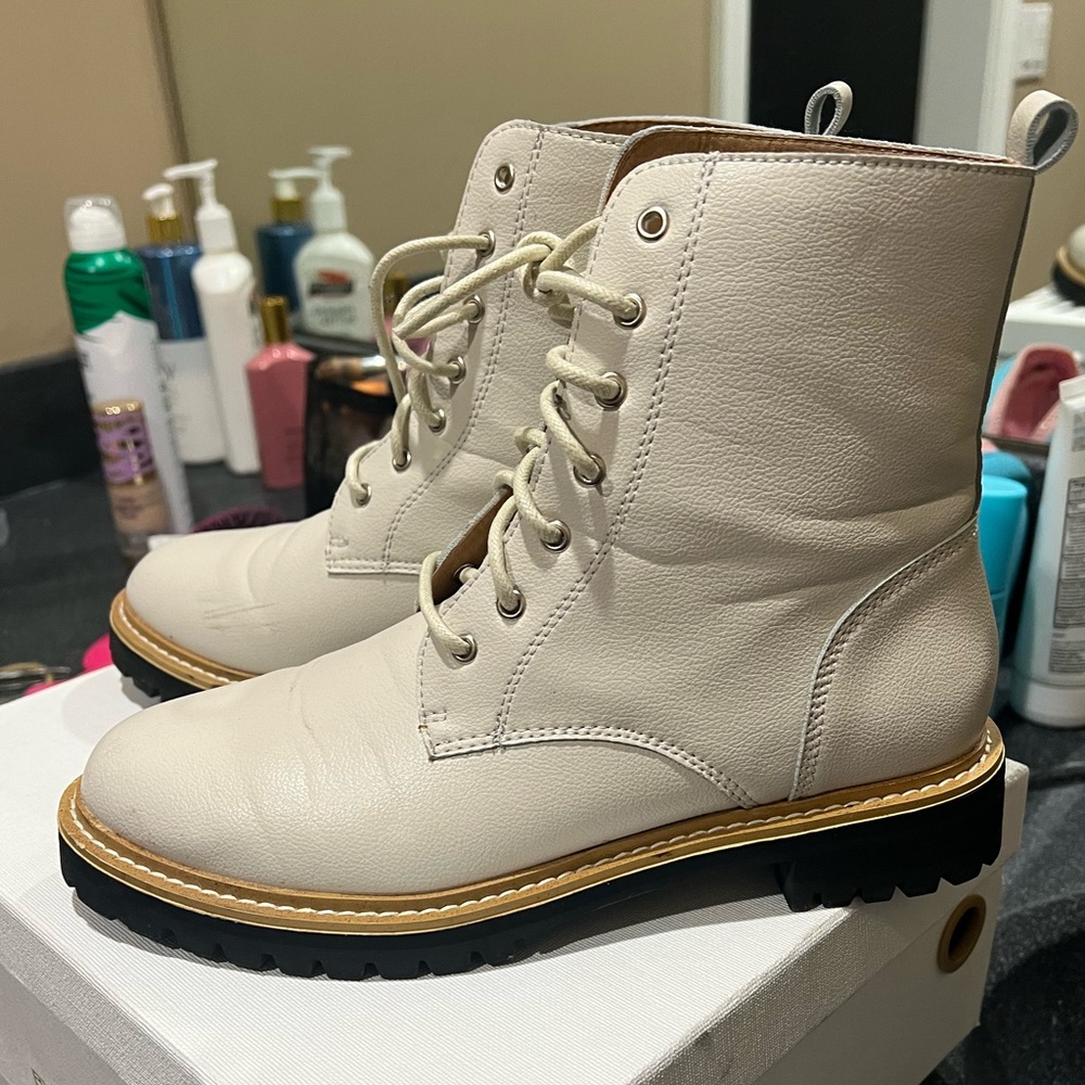 Combat boots